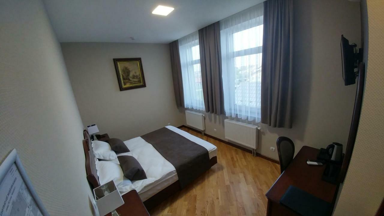 Hotel Meridian Brody Buitenkant foto