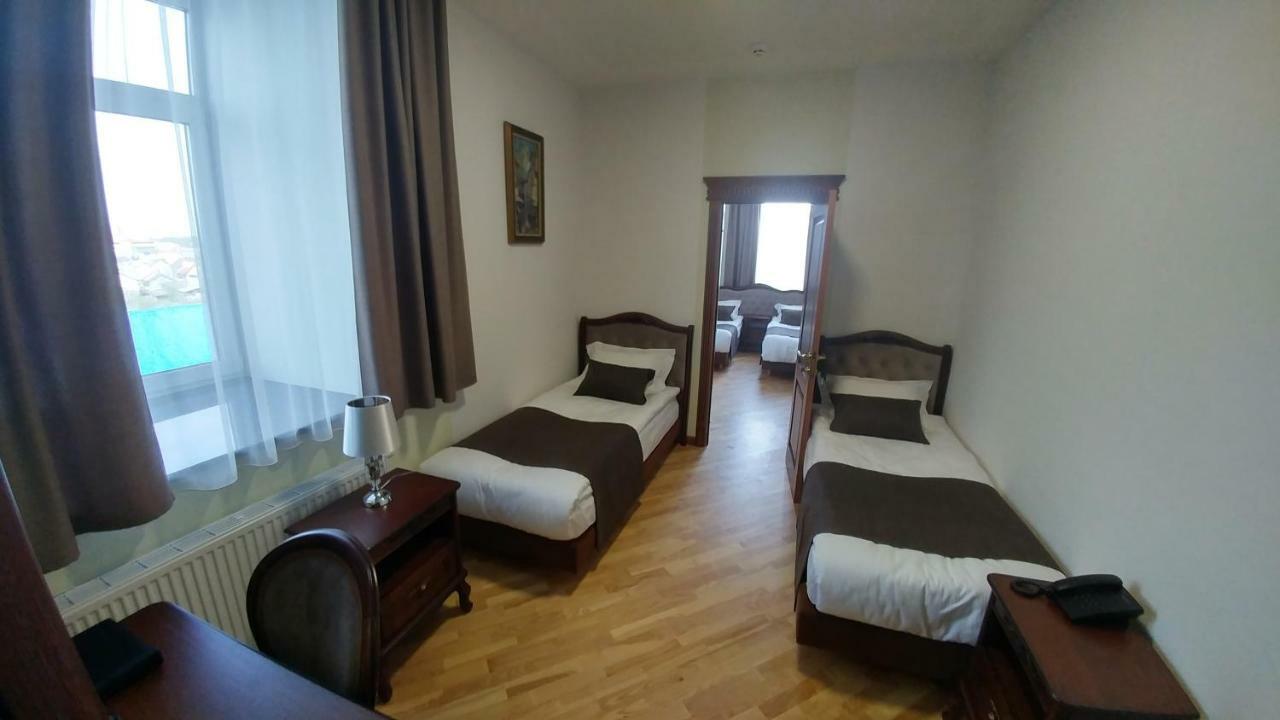 Hotel Meridian Brody Buitenkant foto