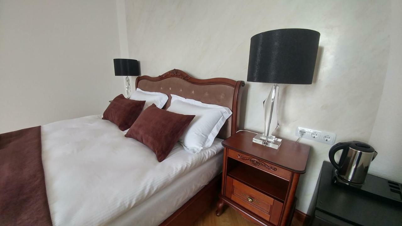Hotel Meridian Brody Buitenkant foto