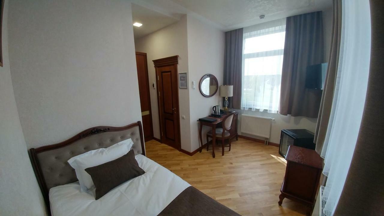 Hotel Meridian Brody Buitenkant foto