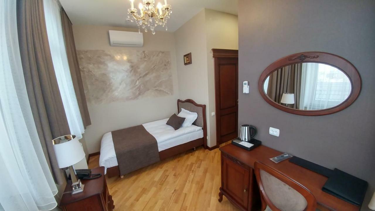 Hotel Meridian Brody Buitenkant foto