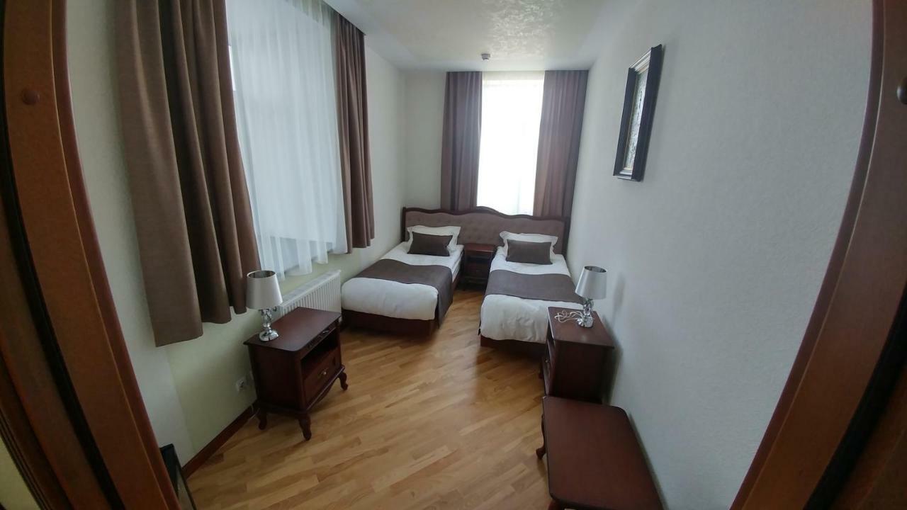 Hotel Meridian Brody Buitenkant foto