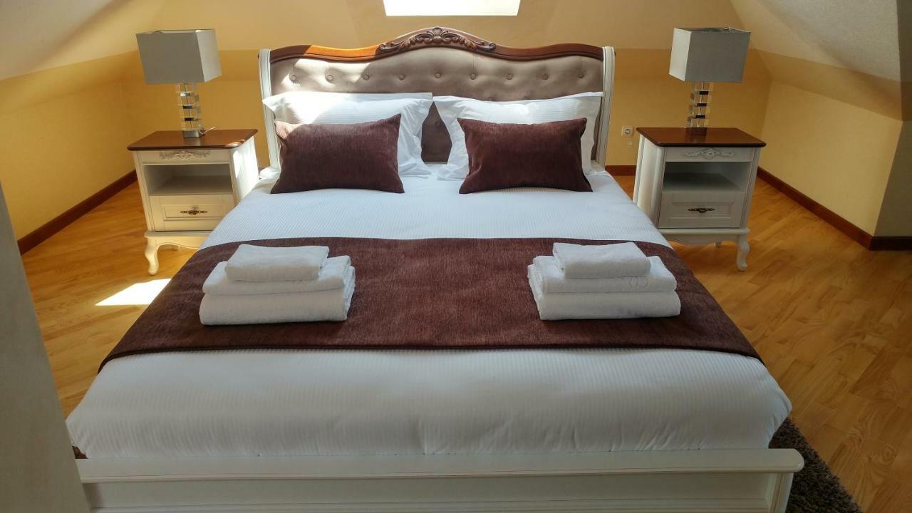 Hotel Meridian Brody Buitenkant foto
