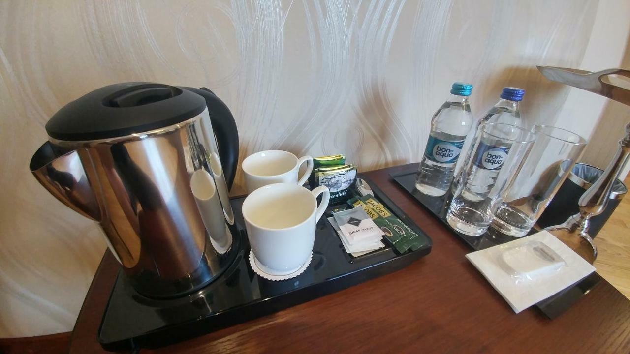 Hotel Meridian Brody Buitenkant foto