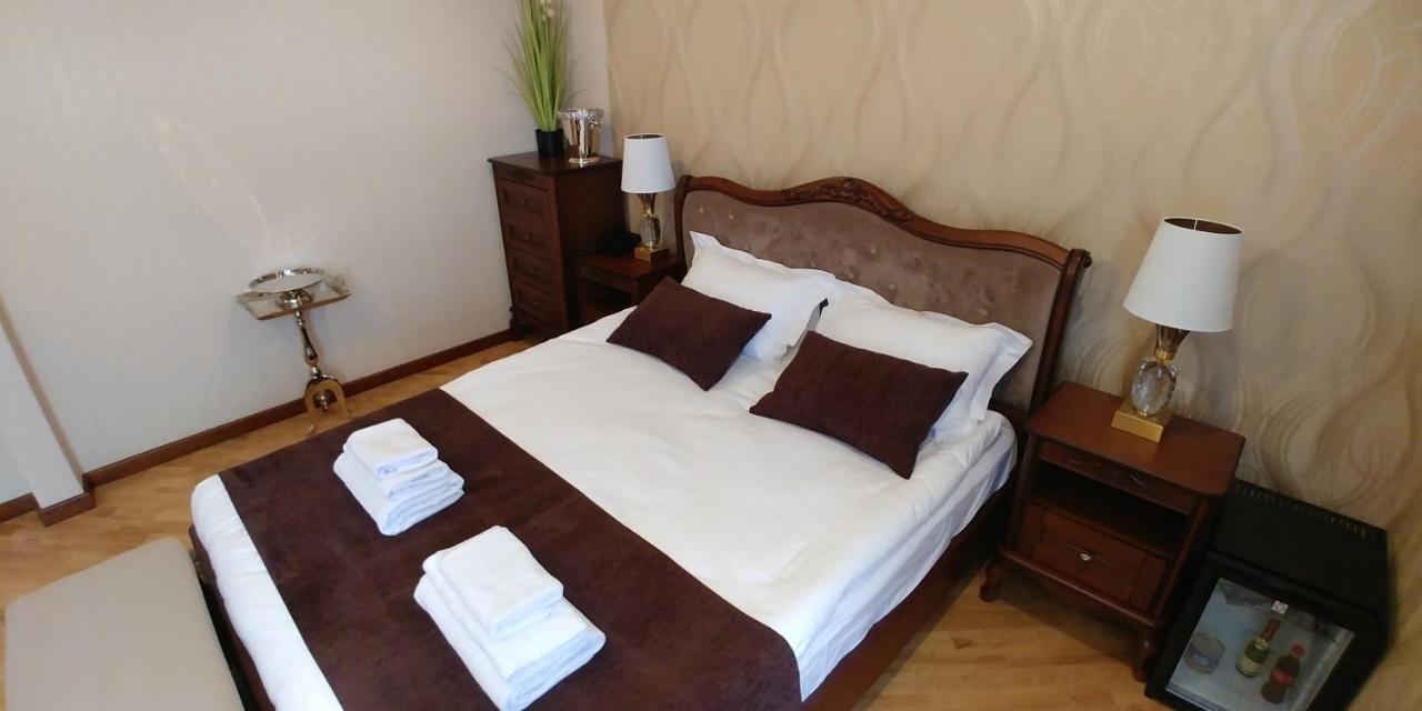 Hotel Meridian Brody Buitenkant foto