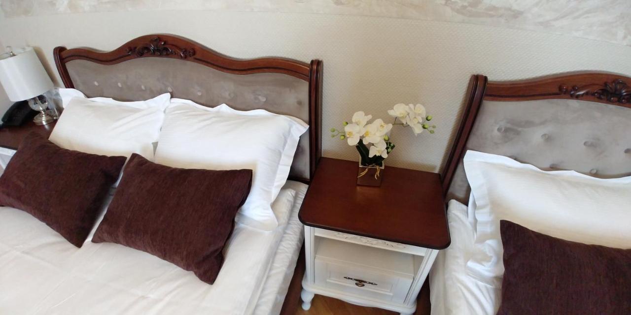 Hotel Meridian Brody Buitenkant foto
