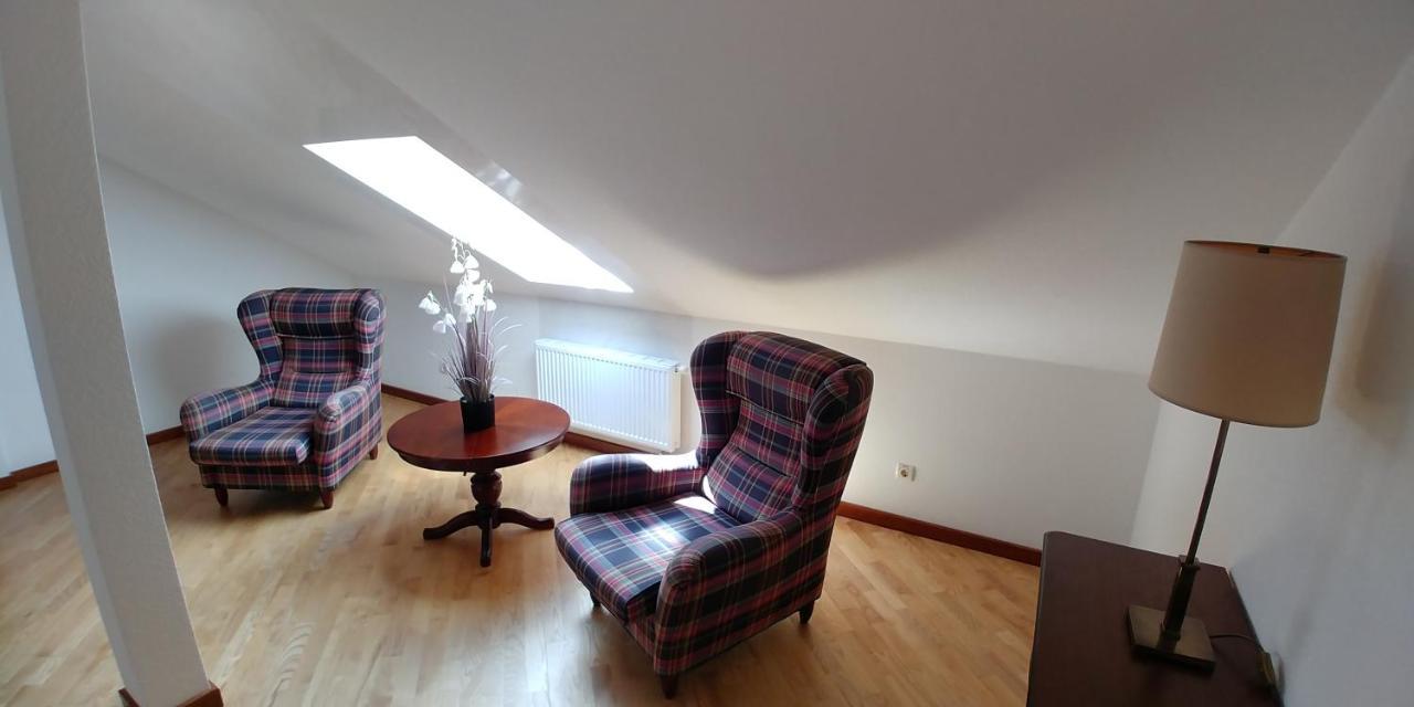 Hotel Meridian Brody Buitenkant foto