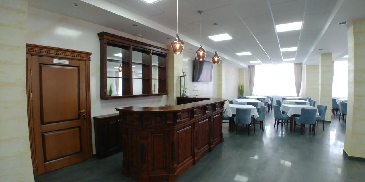 Hotel Meridian Brody Buitenkant foto
