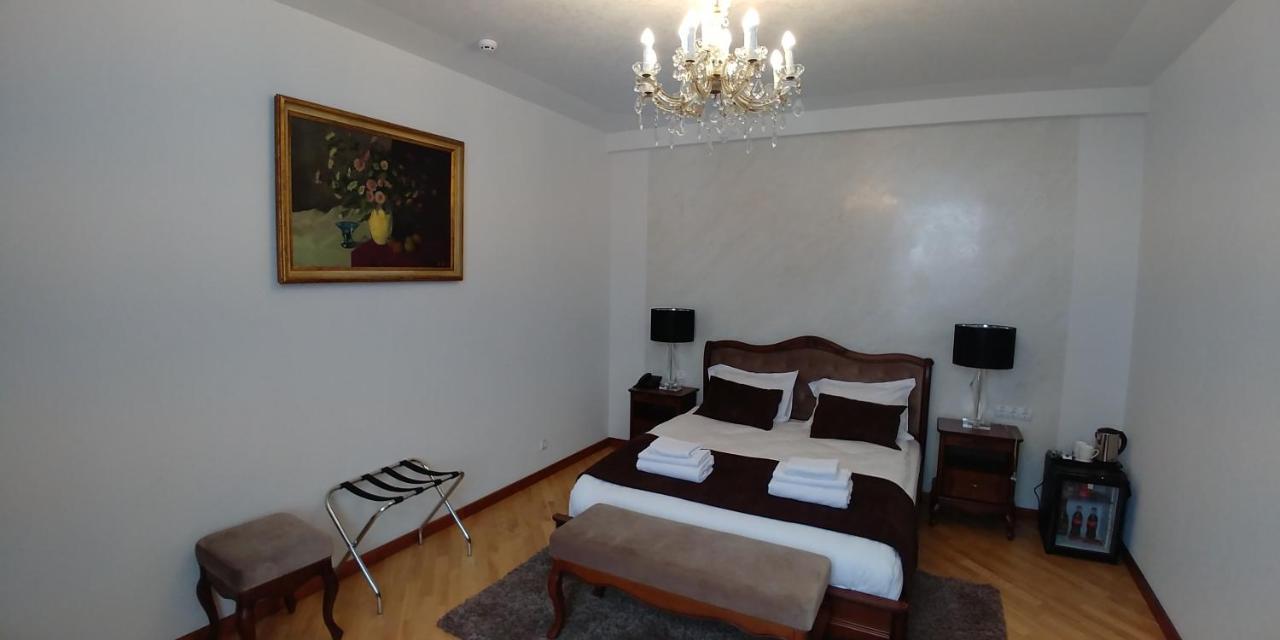 Hotel Meridian Brody Buitenkant foto