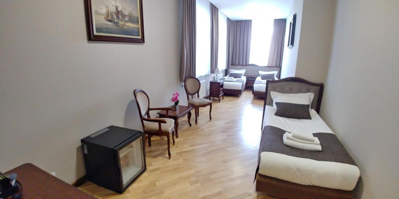 Hotel Meridian Brody Buitenkant foto