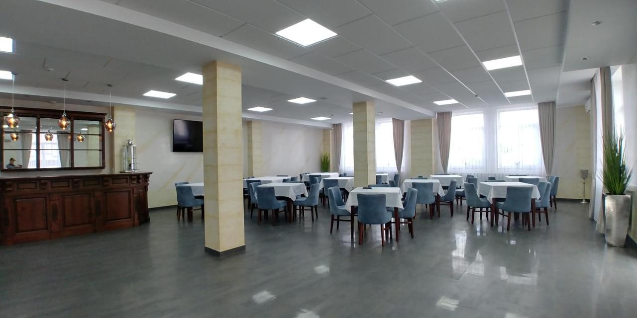 Hotel Meridian Brody Buitenkant foto