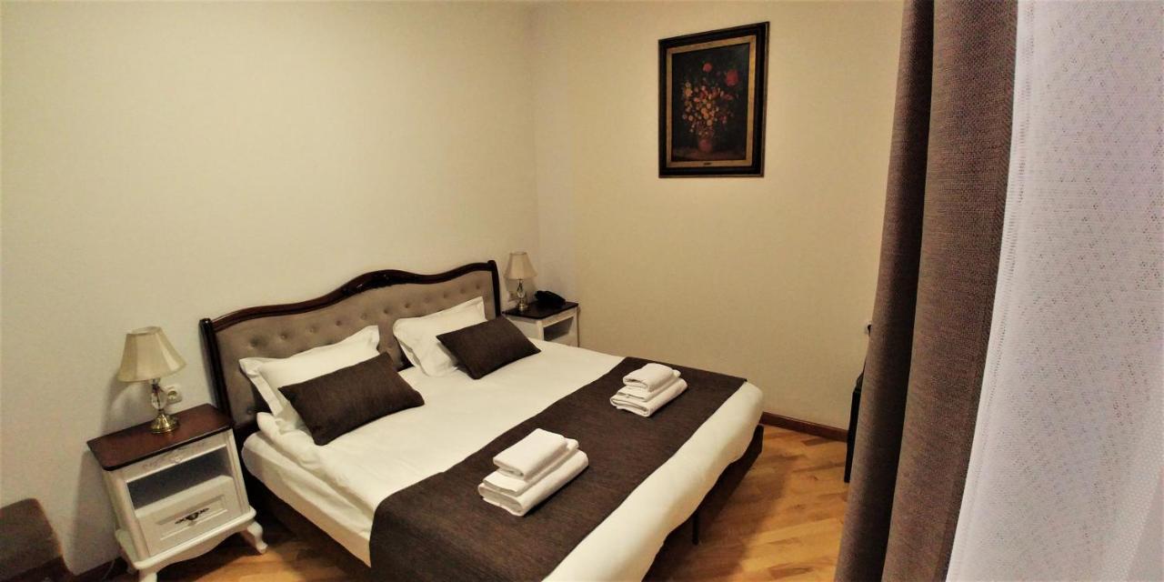 Hotel Meridian Brody Buitenkant foto