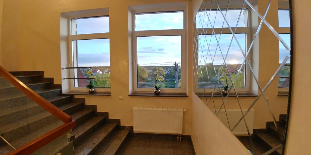 Hotel Meridian Brody Buitenkant foto