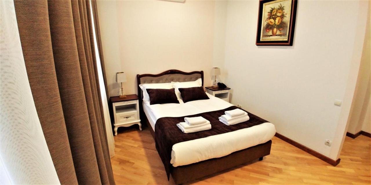 Hotel Meridian Brody Buitenkant foto