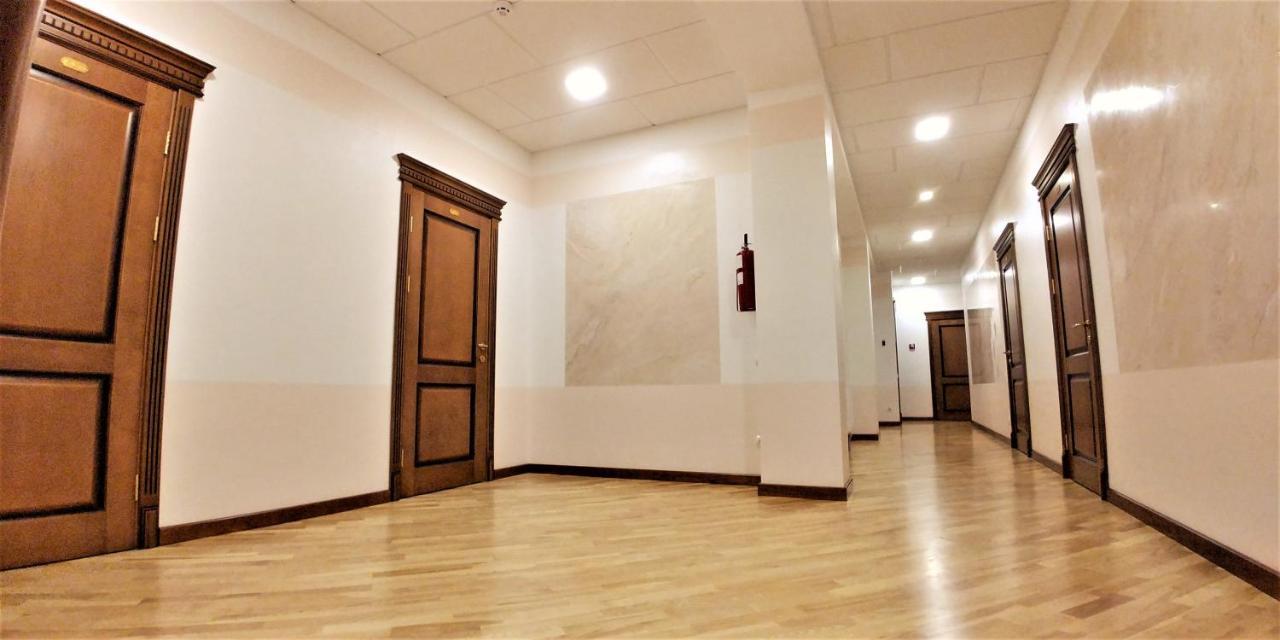 Hotel Meridian Brody Buitenkant foto