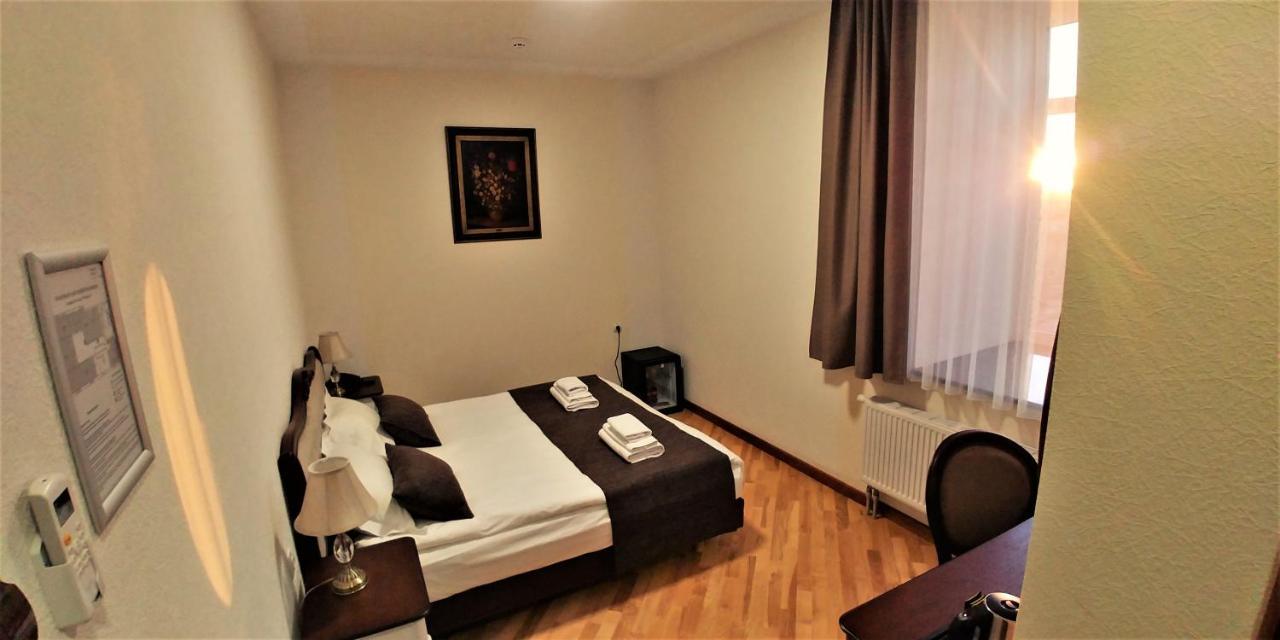 Hotel Meridian Brody Buitenkant foto