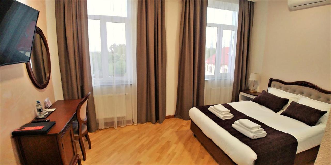 Hotel Meridian Brody Buitenkant foto